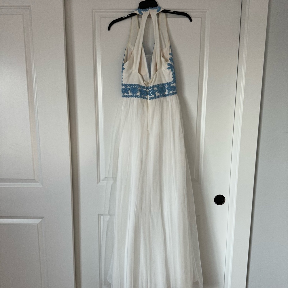 Prom dress - Picture 2 of 5